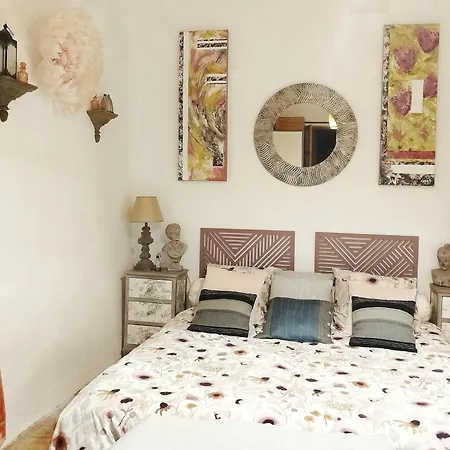 D'hotes La Buissonniere Bed & Breakfast Théziers