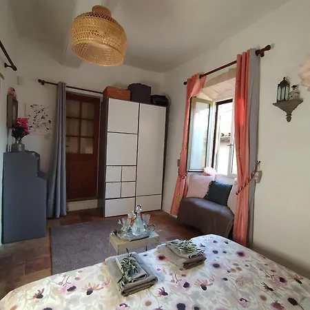 D'hotes La Buissonniere Bed & Breakfast Théziers