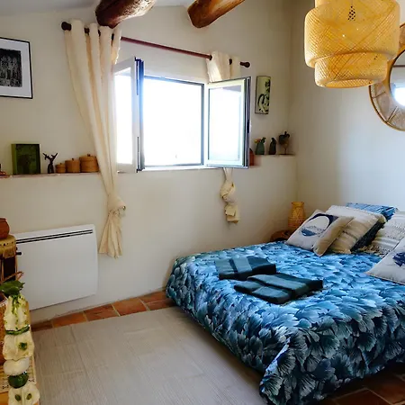 D'hotes La Buissonniere Bed & Breakfast 3*